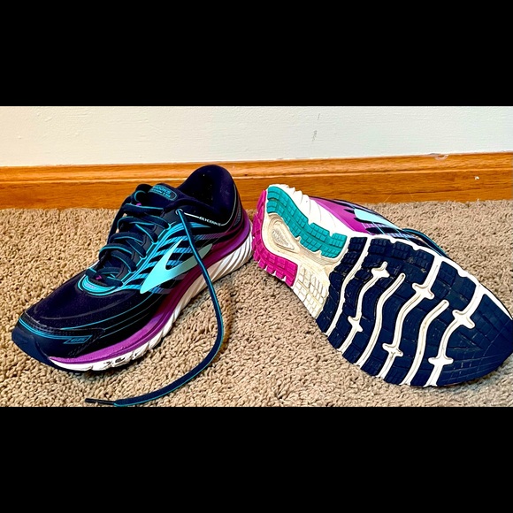 Brooks running shoes - Picture 2 of 3